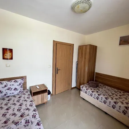Gradina Garden B33 * צ'רנומורץ