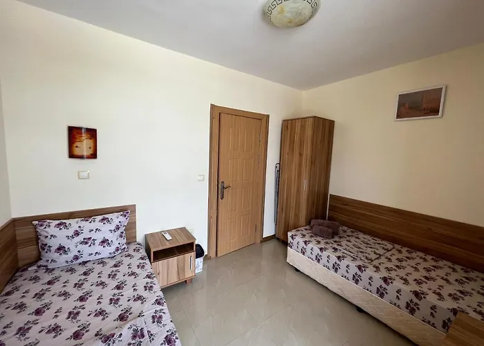 Gradina Garden B33 * Черноморец